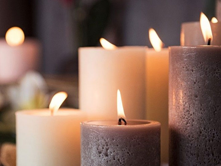 una fila de velas